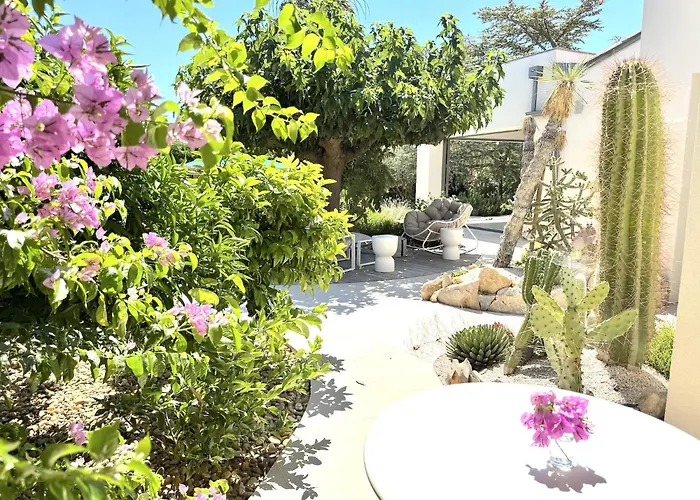 Villa Balao - Gay Guesthouse Men Only